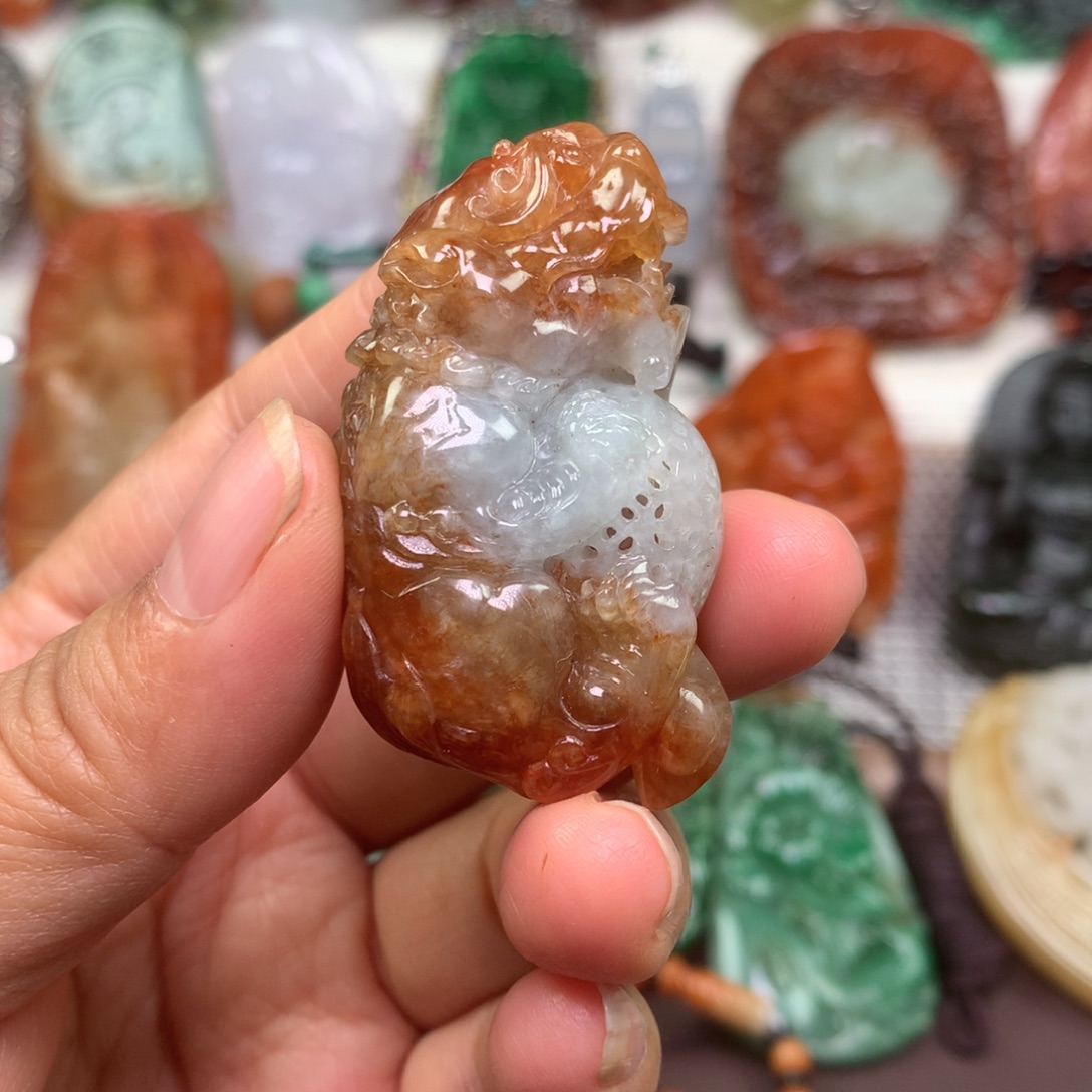 翡翠未镶嵌颈饰手把件