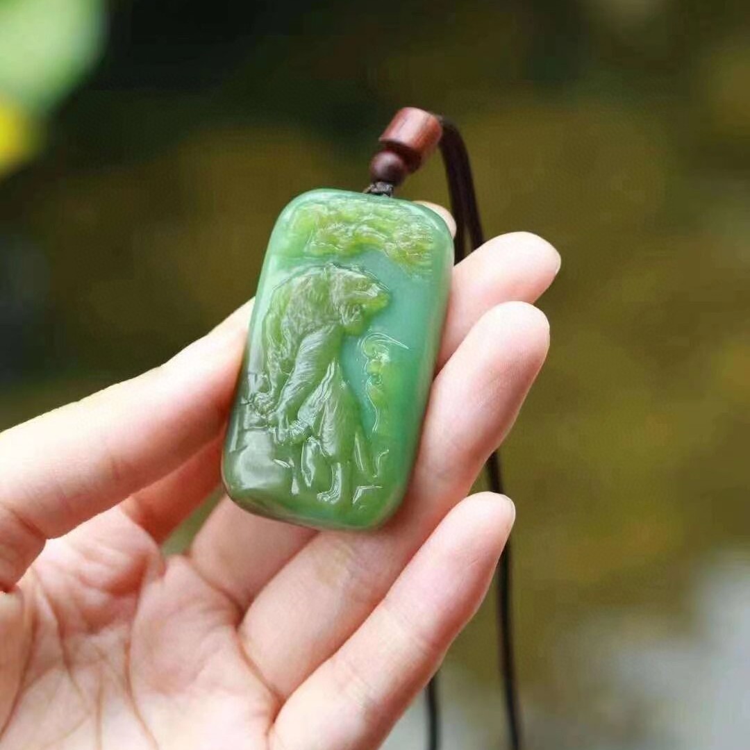 虎虎生威和田玉碧玉老料俏皮色油润俏色巧雕玉质油糯细腻HTY90