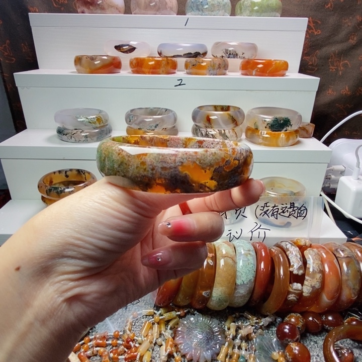 玛瑙/玉髓手镯未镶嵌聚*阁
