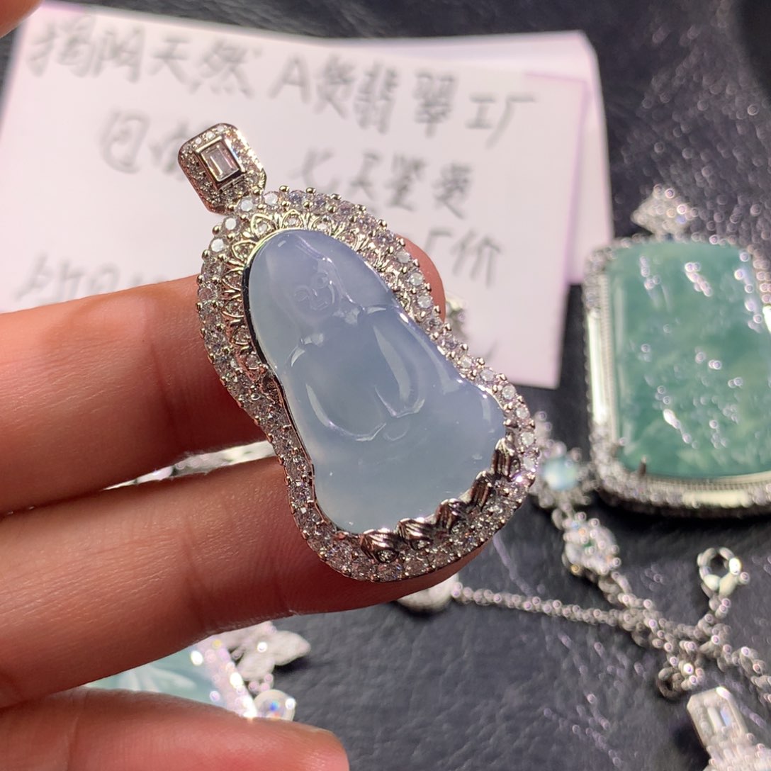翡翠未镶嵌颈饰素衣