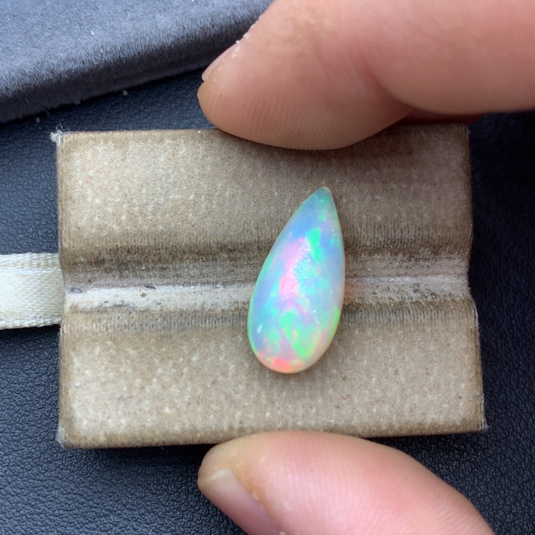 未镶嵌欧泊裸石5.06ct