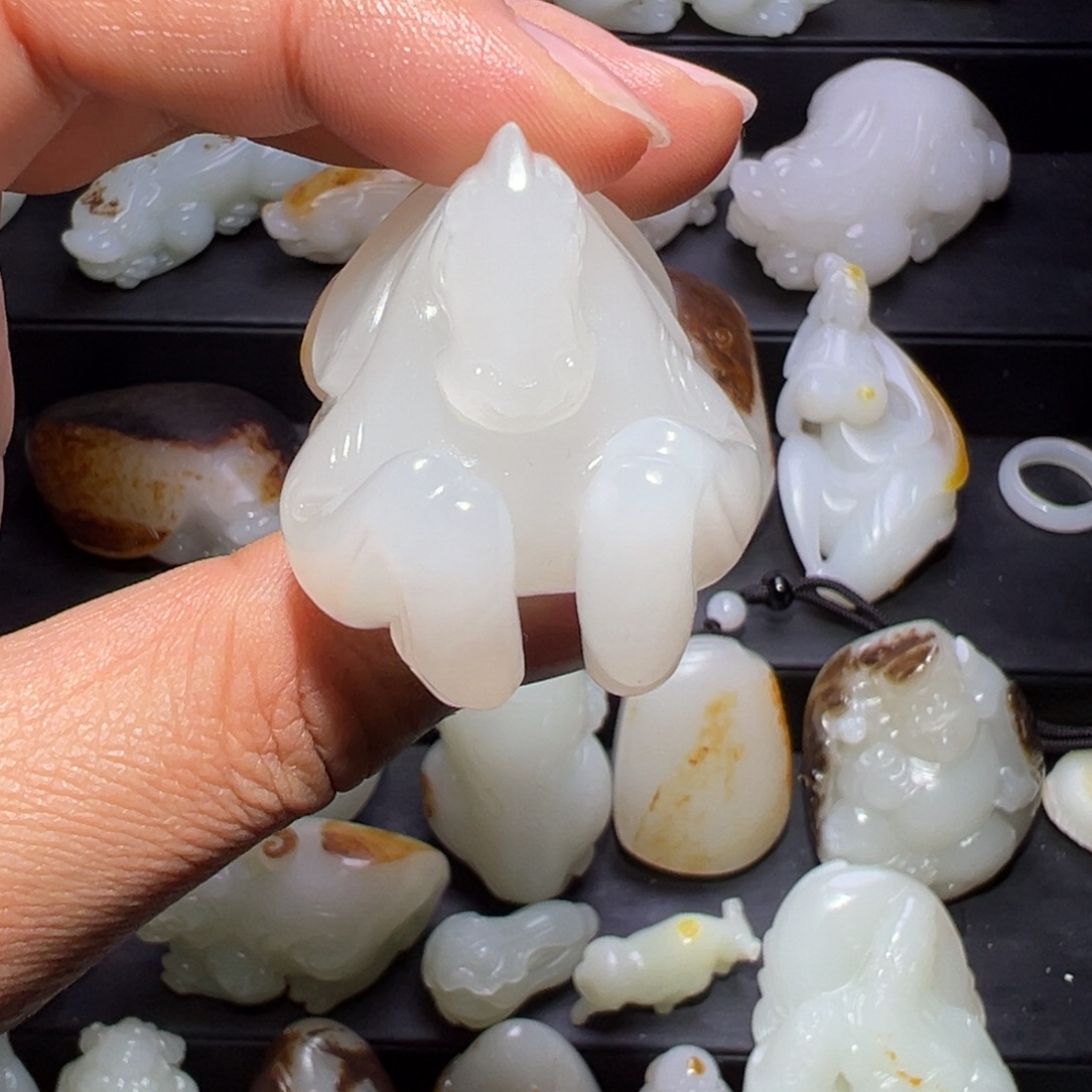 佳***音和田玉未镶嵌挂件