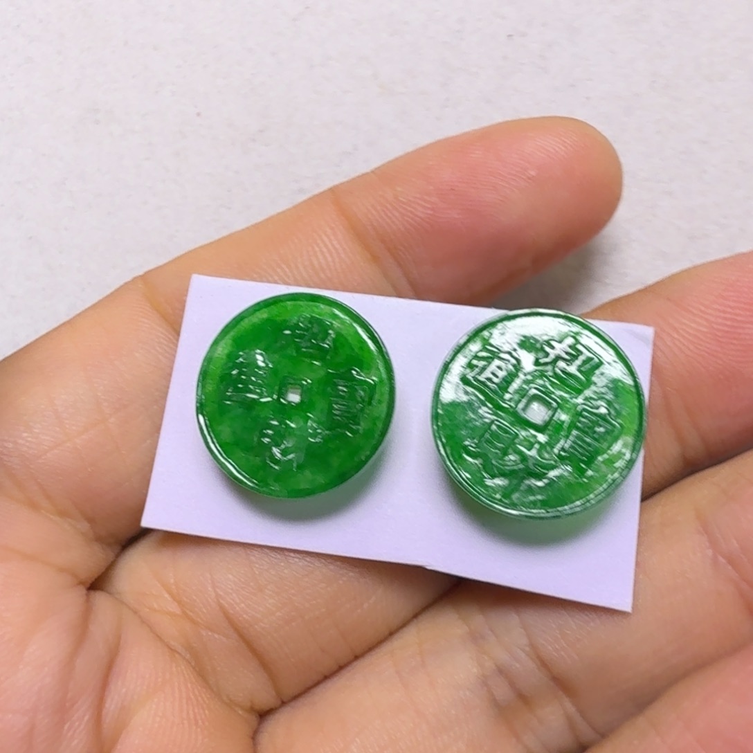 B***i翡翠未镶嵌颈饰吊坠