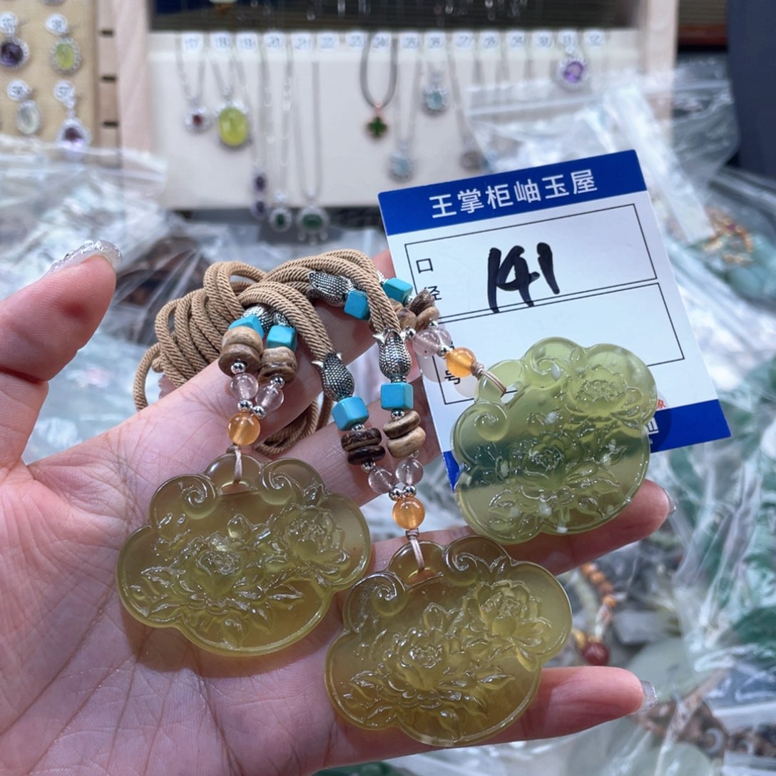 岫玉未镶嵌吊坠吊坠多样性，发一件