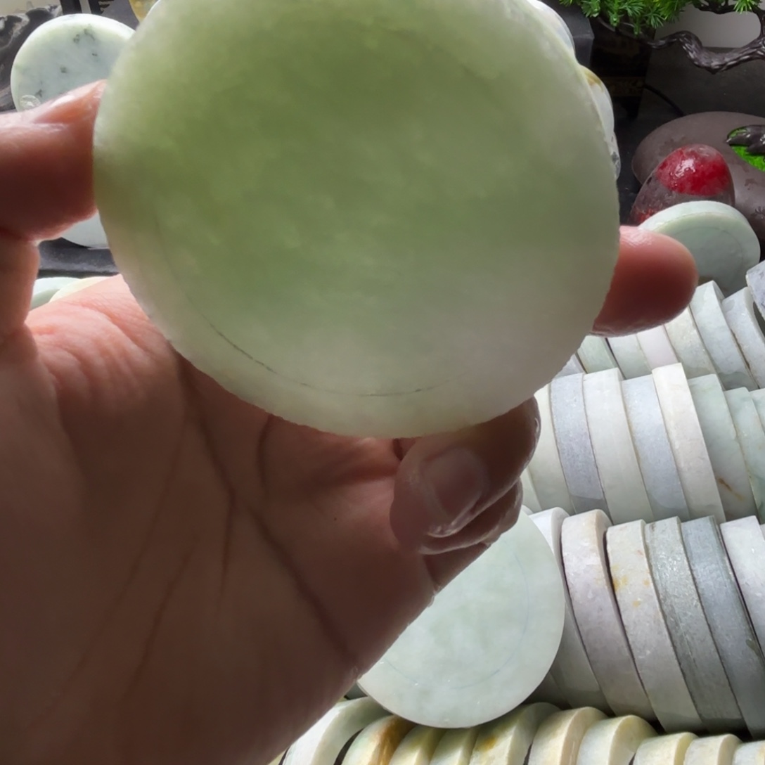 J***.定制翡翠未镶嵌翡翠手镯定制