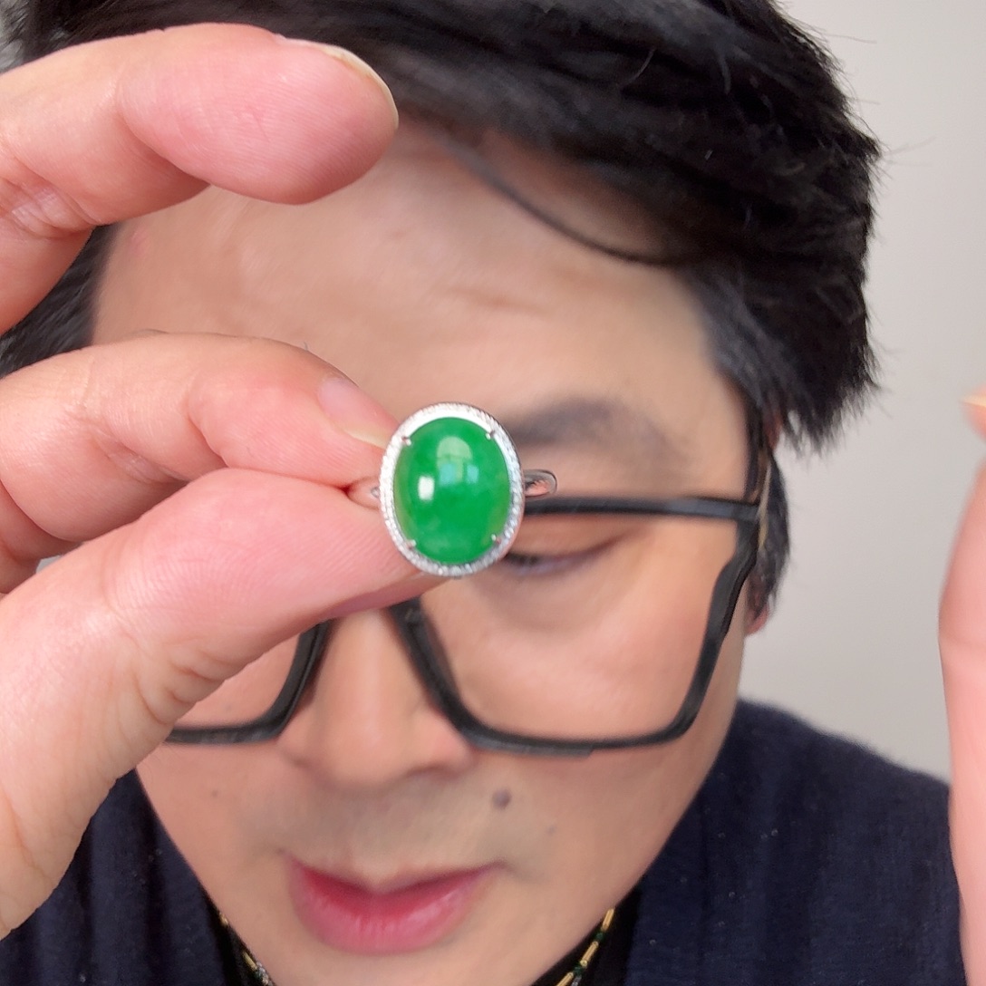 爱***O翡翠18K金镶嵌颈饰一件