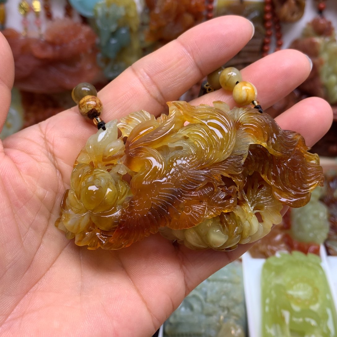 蛇纹石玉颈饰未镶嵌