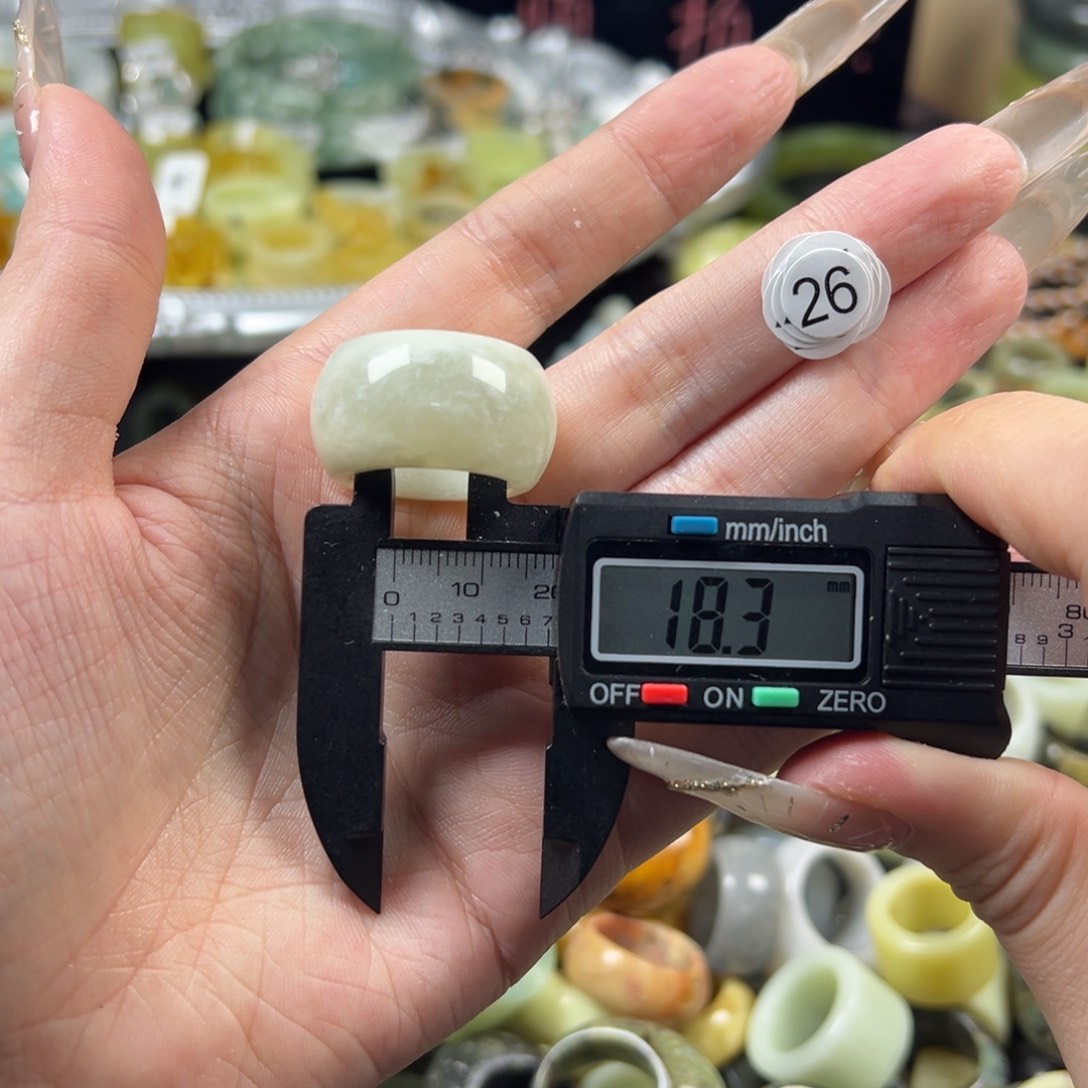 蛇纹石玉未镶嵌戒指