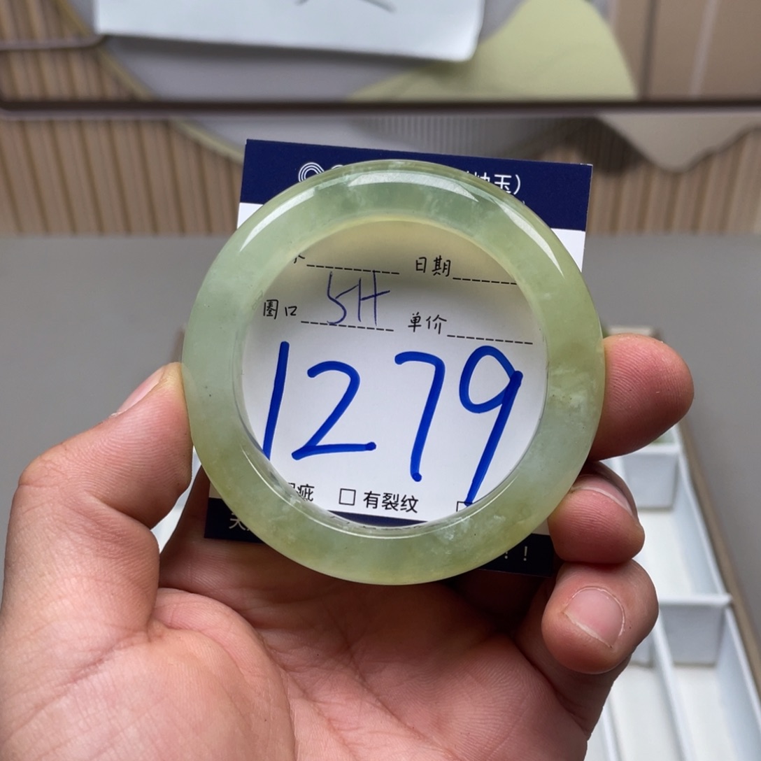 岫玉手镯手镯未镶嵌