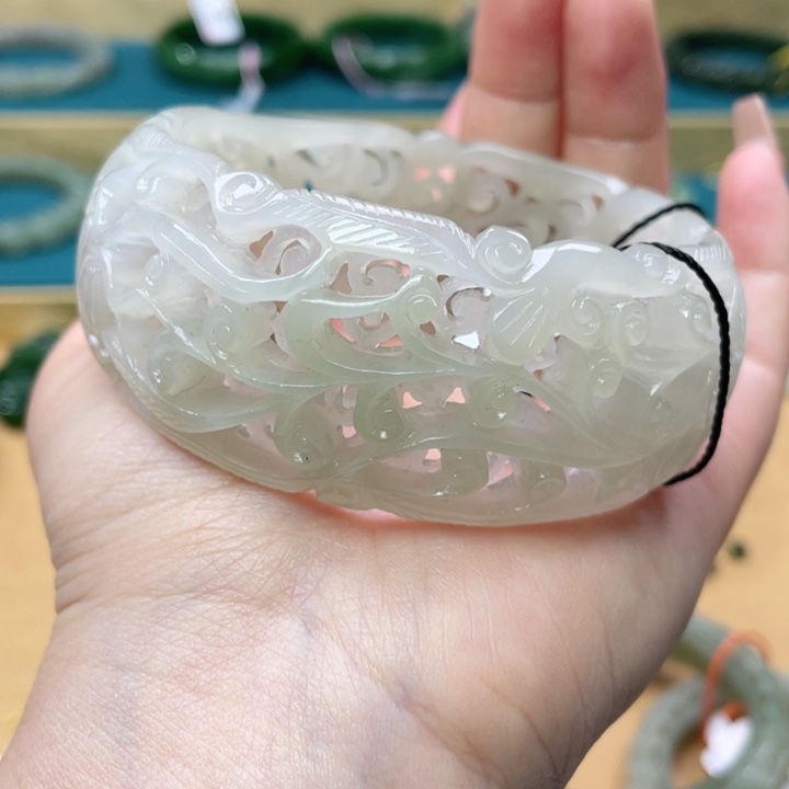 和田玉手镯65圈口  编号31未镶嵌