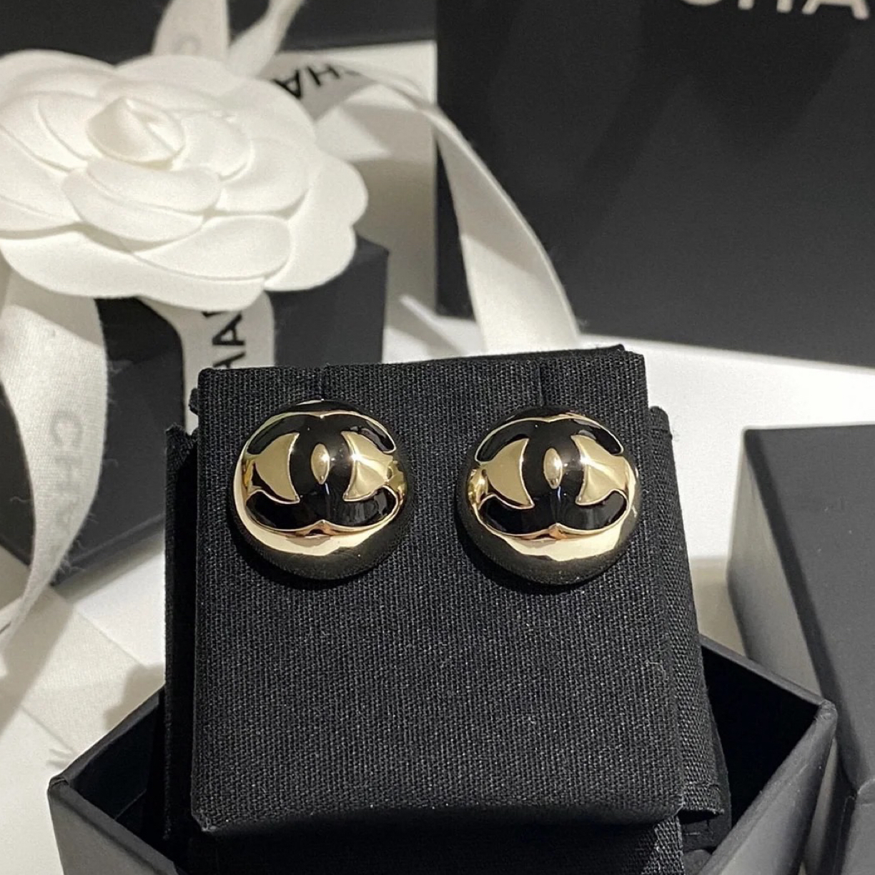 未使用 Chanel/香奈儿 澳海贝/25c圆形半圆大号珠珠耳钉