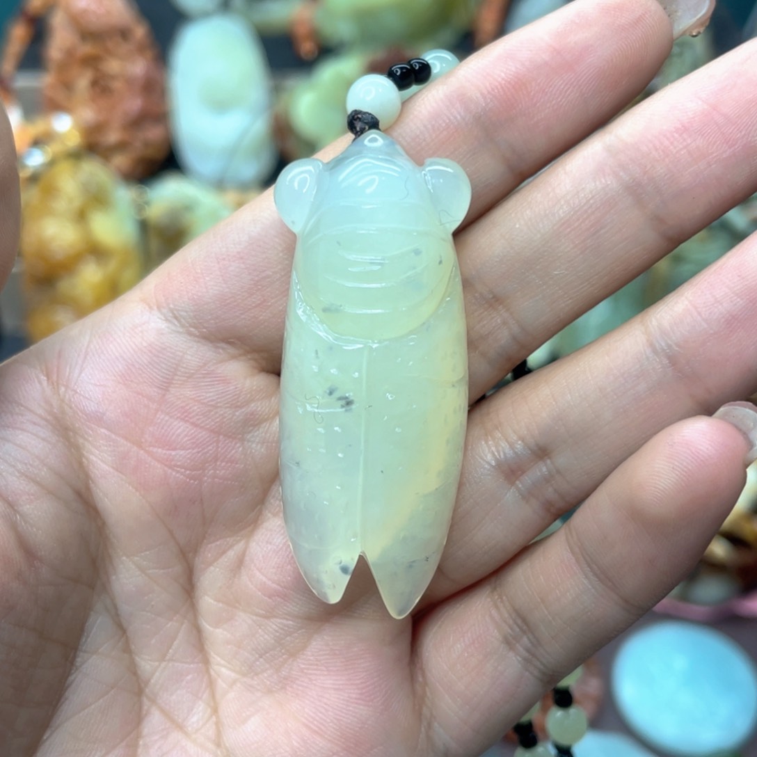 蛇纹石玉颈饰未镶嵌