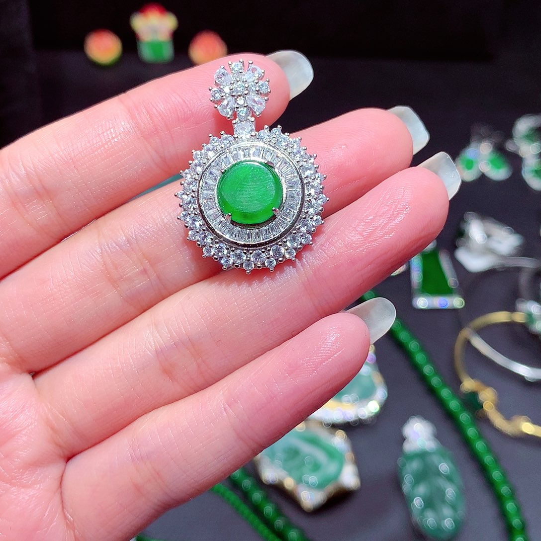 【闪购商品】翡翠吊坠(不含链)未镶嵌