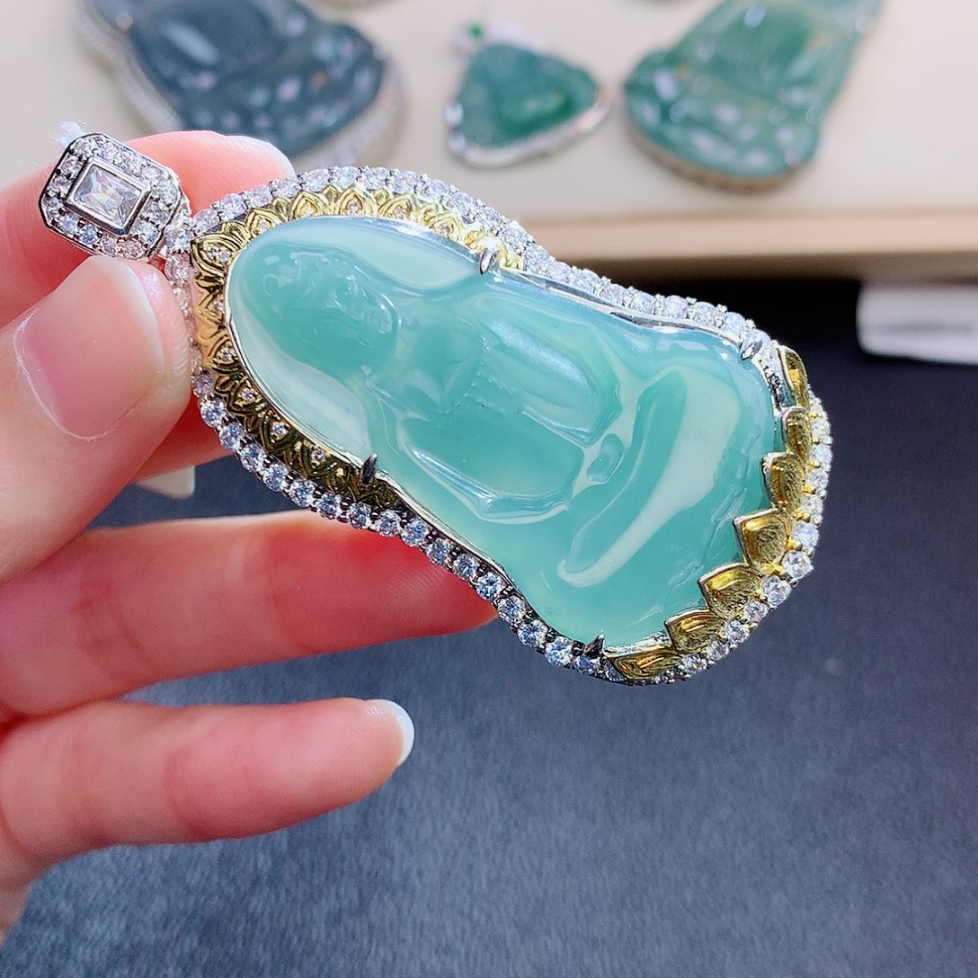 翡翠颈饰未镶嵌翡翠