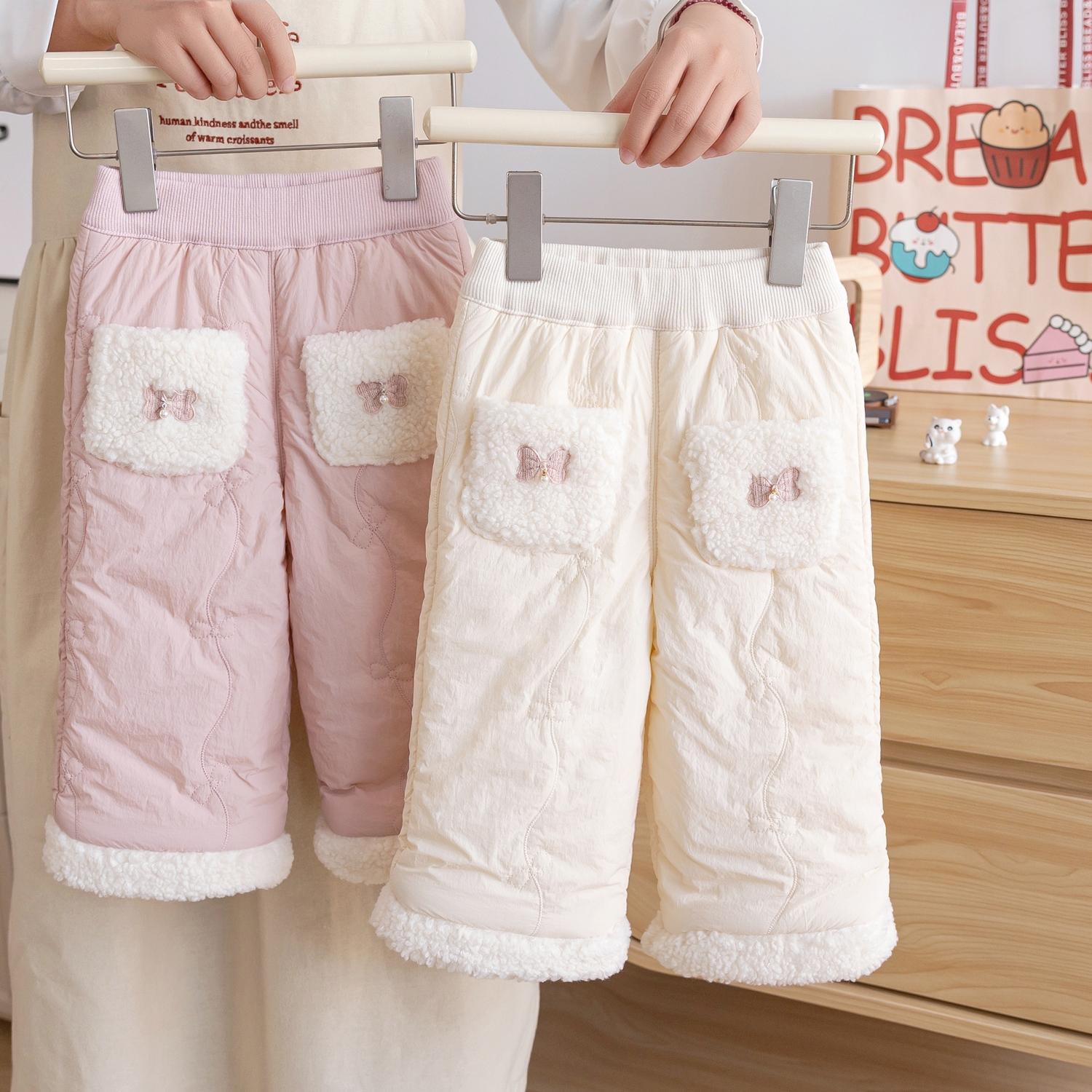 2025冬季新款女童可爱加绒反口袋休闲裤女宝可爱绣花宝宝外穿裤子