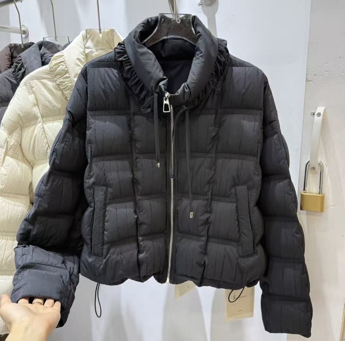 【代莹优选】7105 年冬季新款立领抽绳短款羽绒服6512