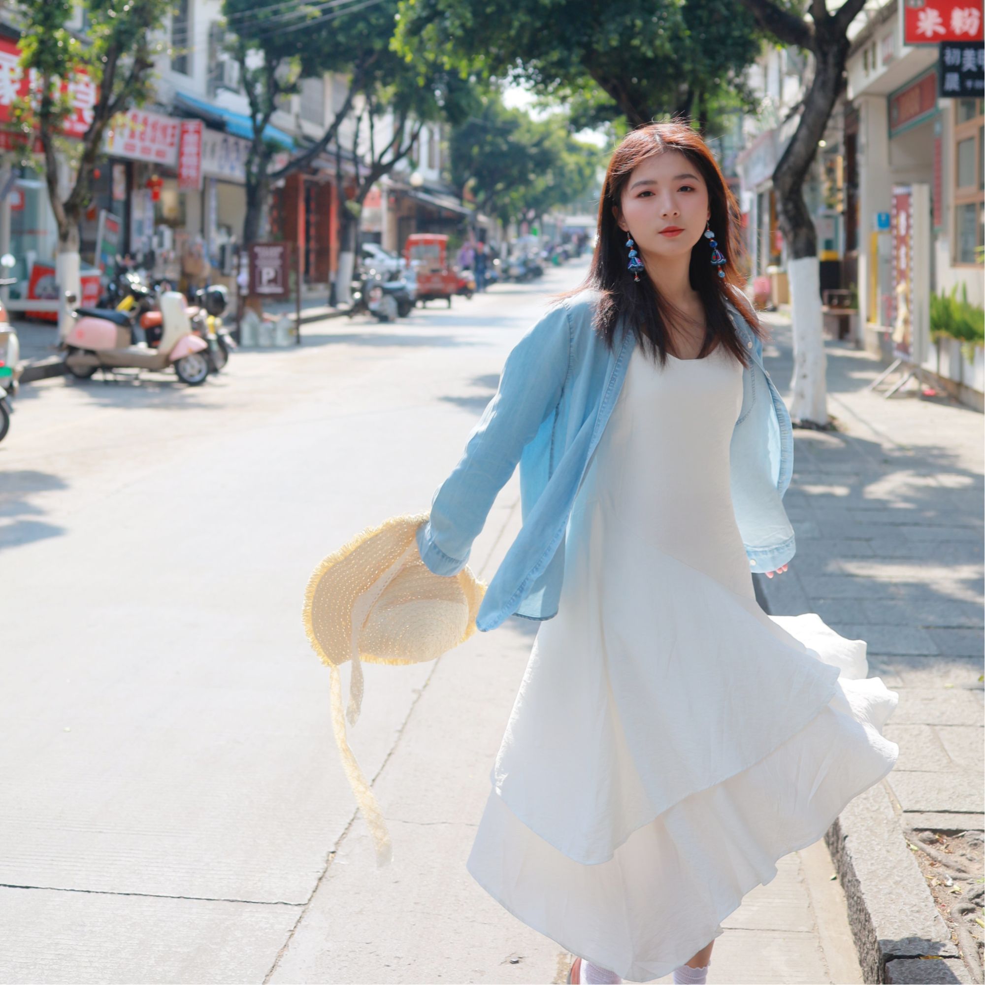 浅蓝色宽松软牛仔衬衫百搭