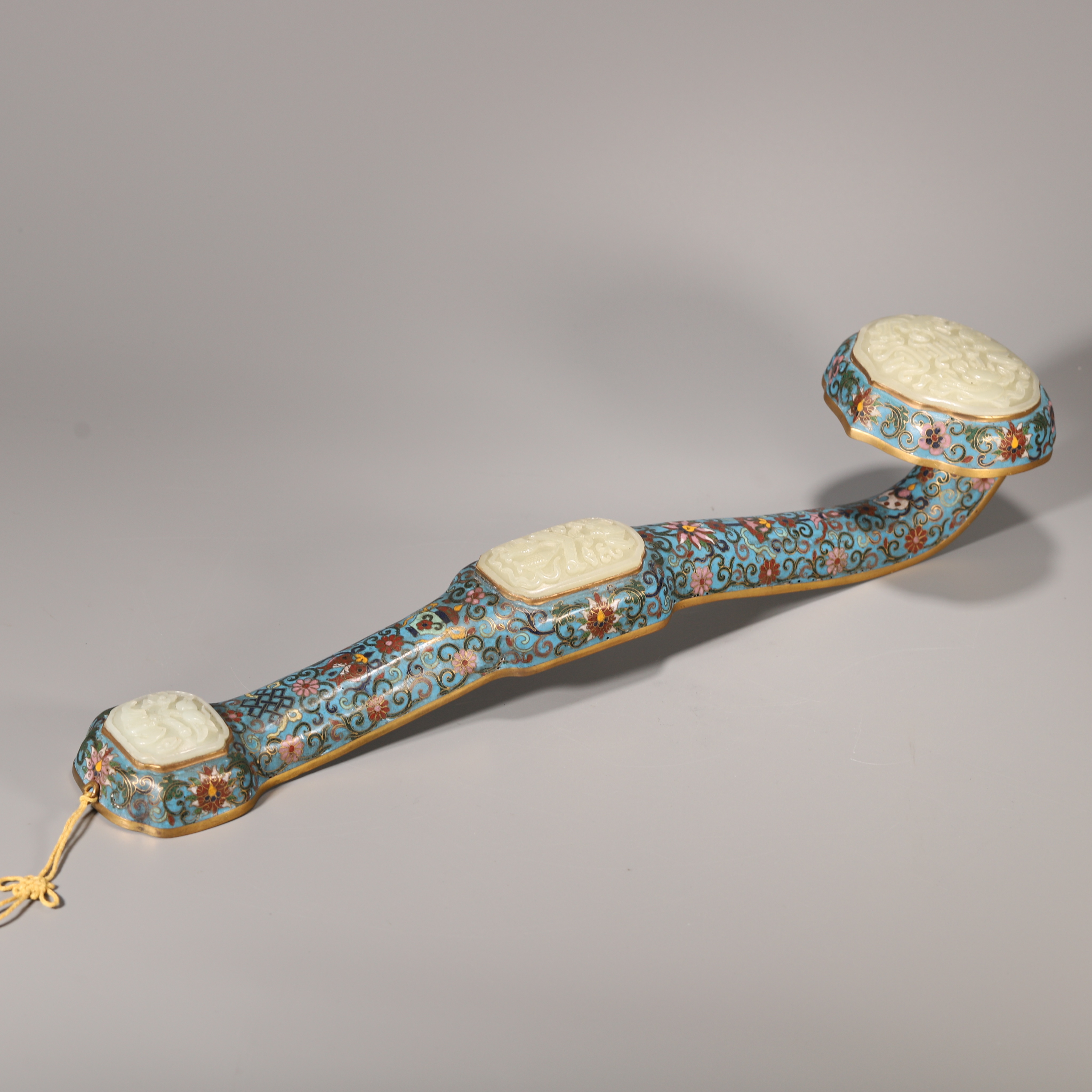 Lot27清代 铜胎掐丝珐琅三镶和田白玉如意