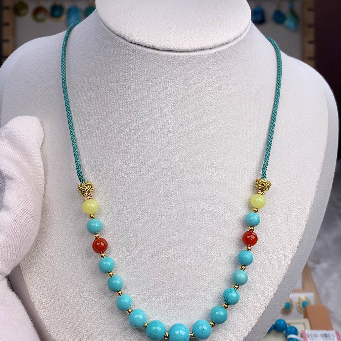 绿松石颈饰未镶嵌