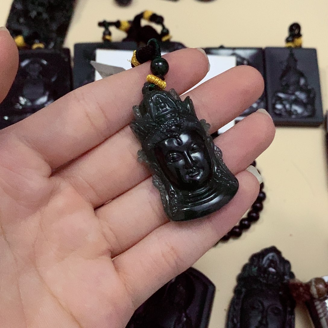 翡翠挂件未镶嵌翡翠