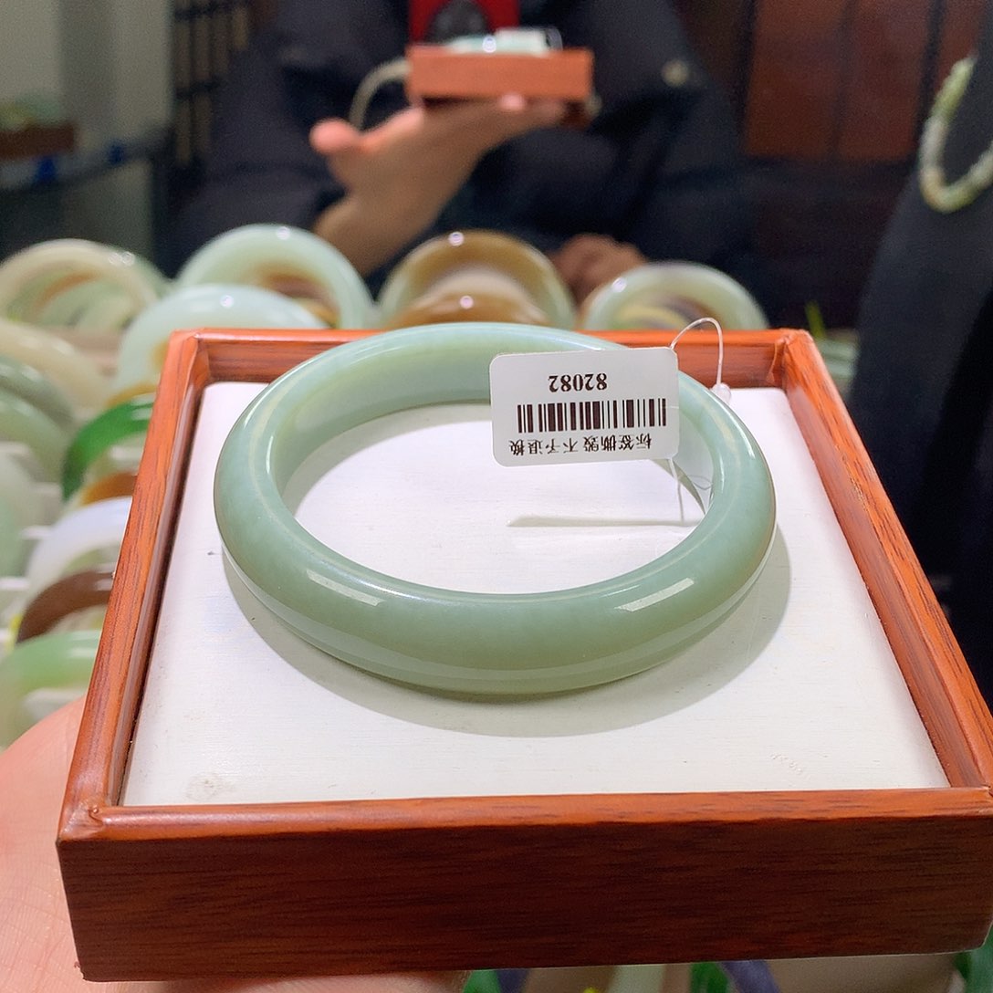 和田玉手镯未镶嵌癞***王57