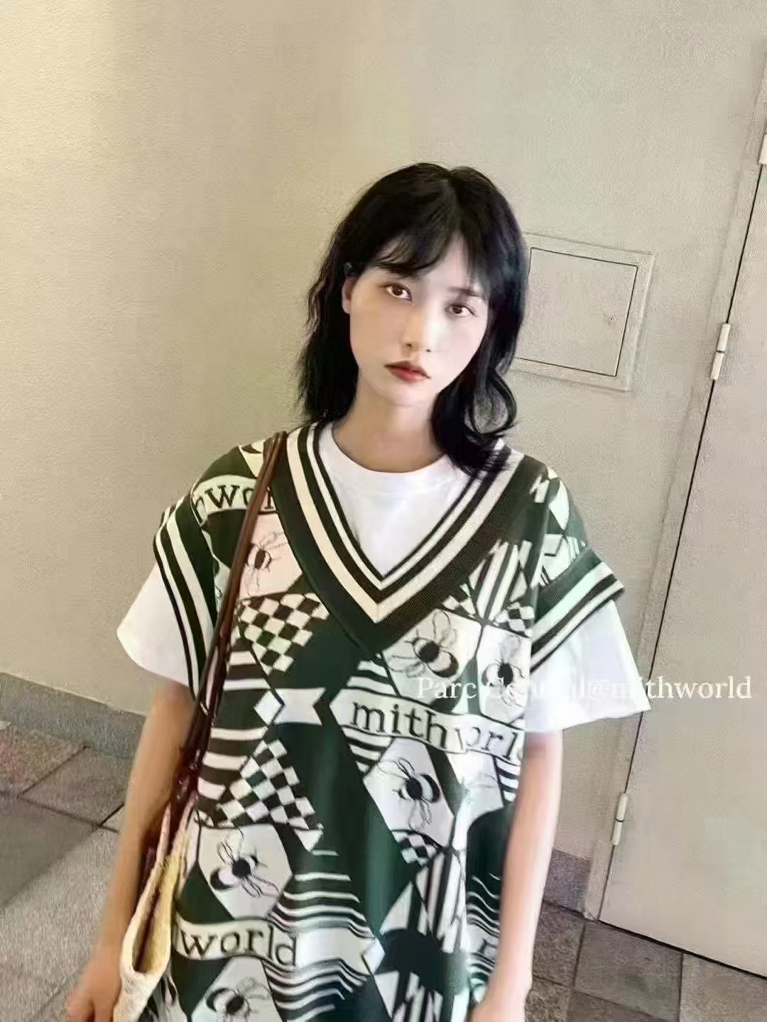 碧茵绿V领奇趣格纹针织马甲