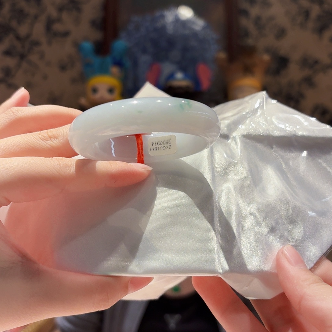 翡翠未镶嵌手镯52.6圈口