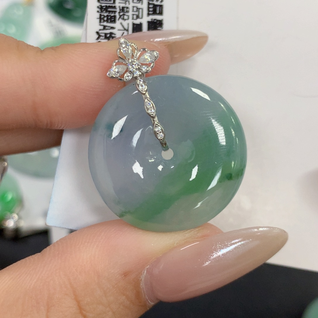 颈饰18K金镶嵌翡翠