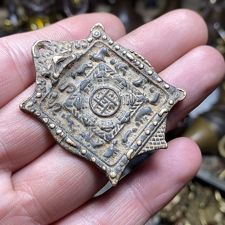 爱***谁小杨推荐铜物件一个