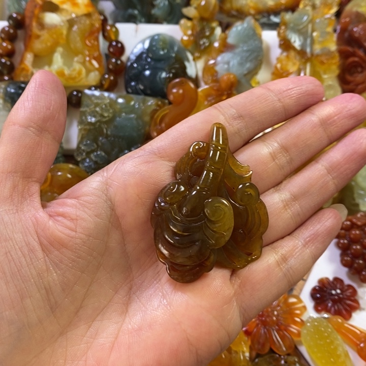 蛇纹石玉未镶嵌颈饰