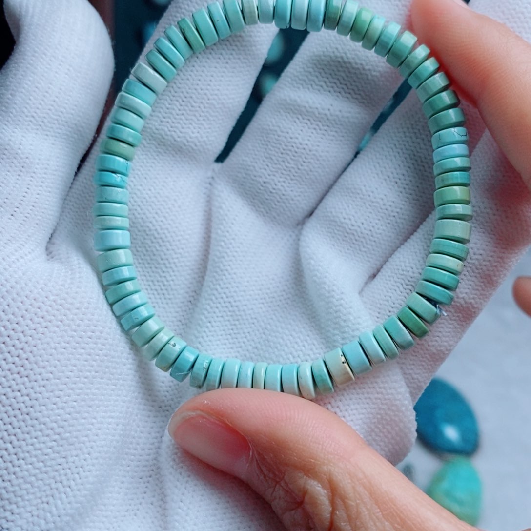 绿松石颈饰未镶嵌