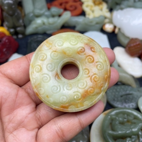 蛇纹石玉颈饰未镶嵌60