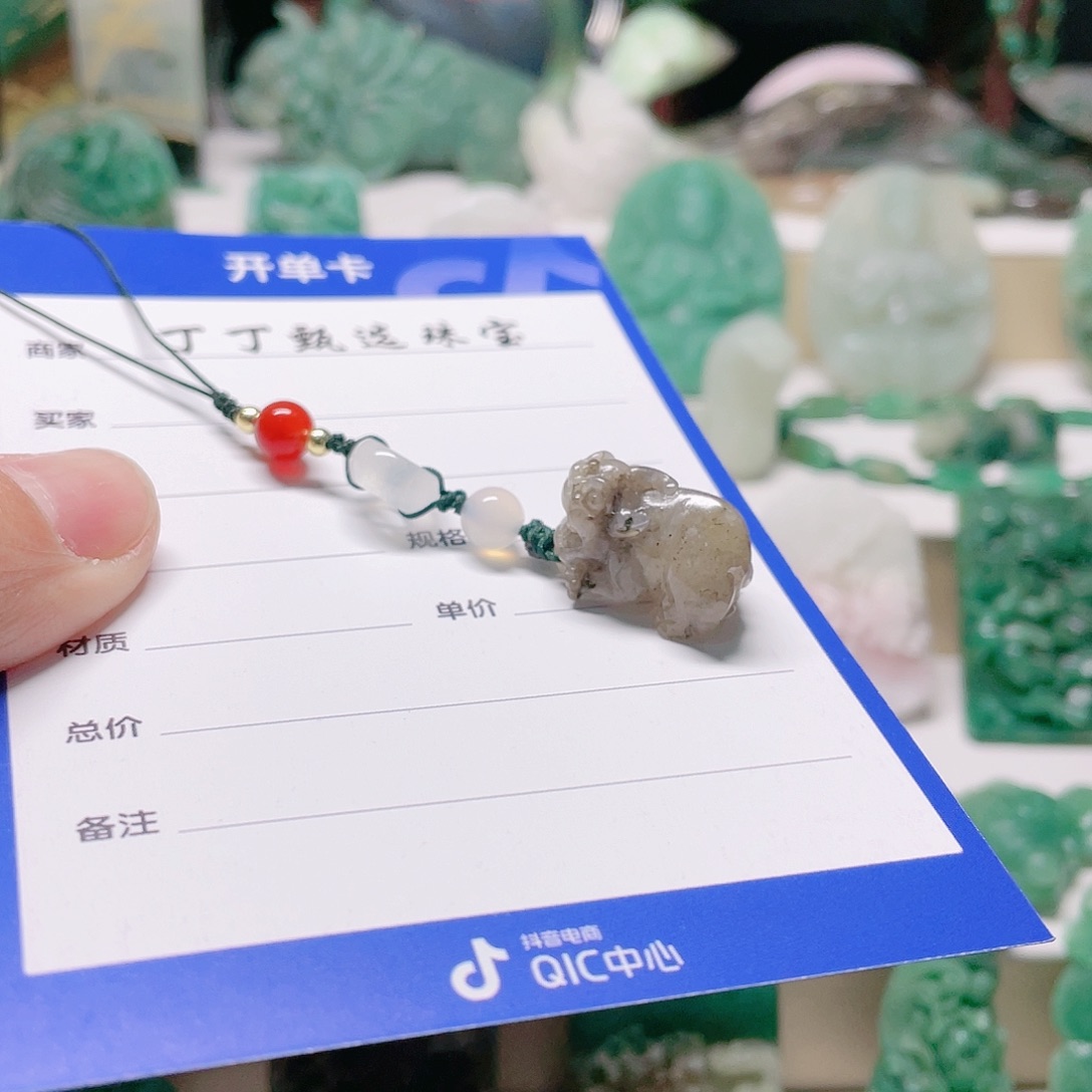 独山玉未镶嵌颈饰
