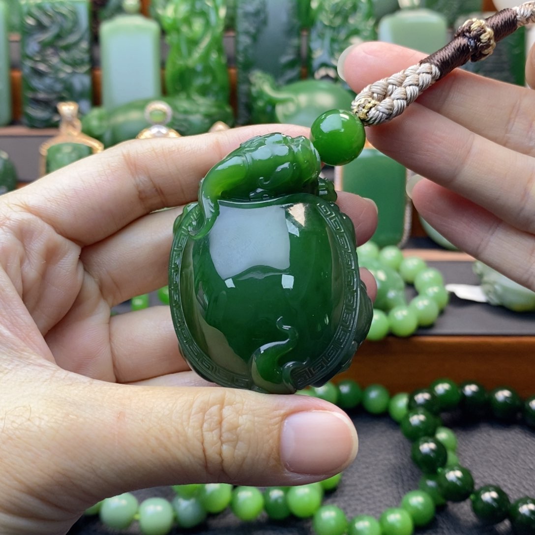 颈饰未镶嵌和田玉（碧玉）y****0龙龟