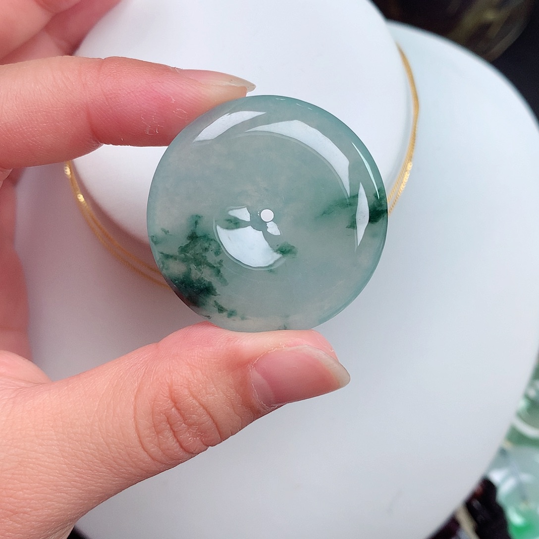 翡翠颈饰未镶嵌平安扣