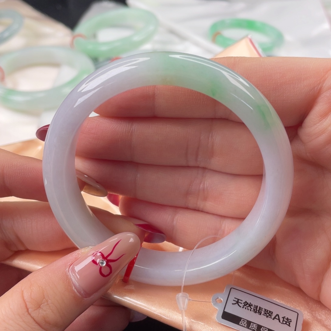 翡翠手镯未镶嵌58口