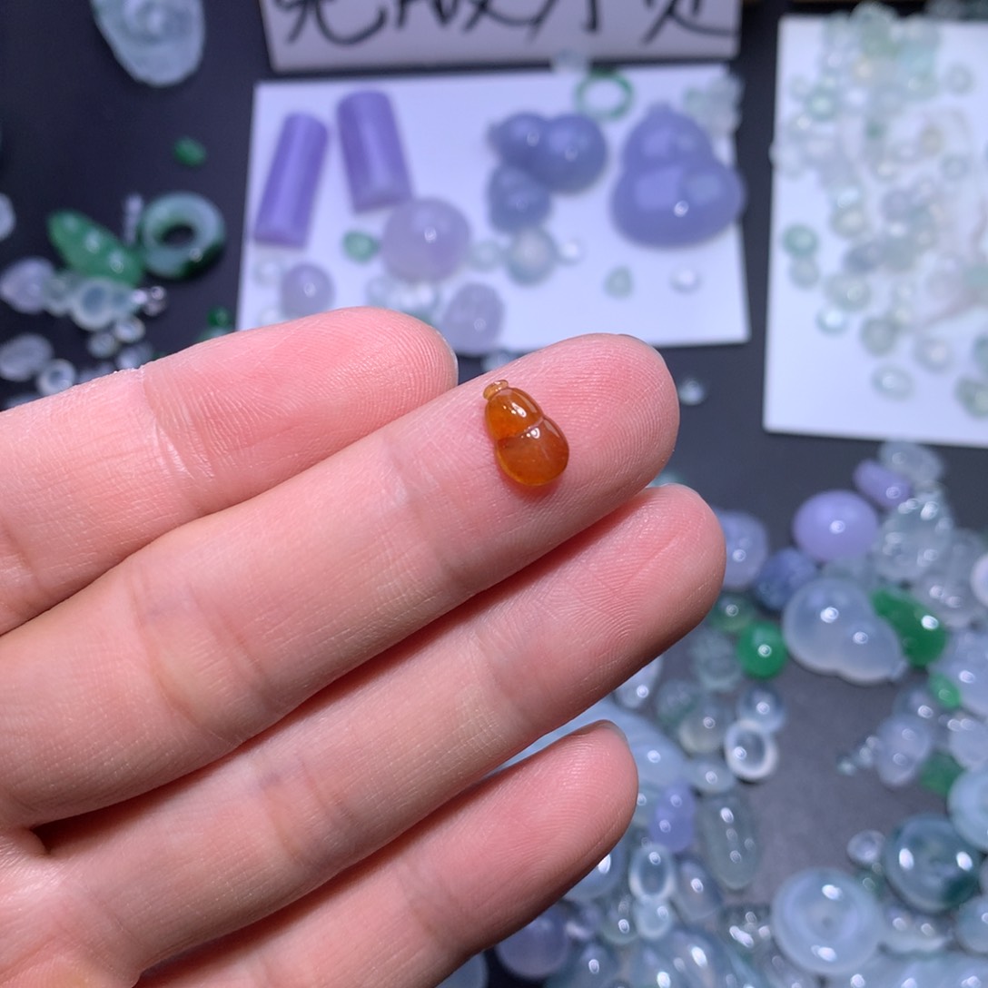 翡翠颈饰未镶嵌葫芦