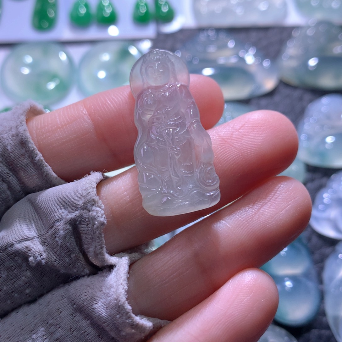 翡翠未镶嵌颈饰观音