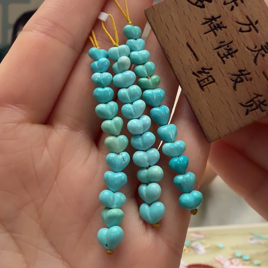 绿松石未镶嵌颈饰