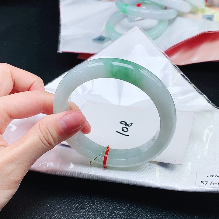 翡翠手镯未镶嵌缅甸天然a货手镯57+