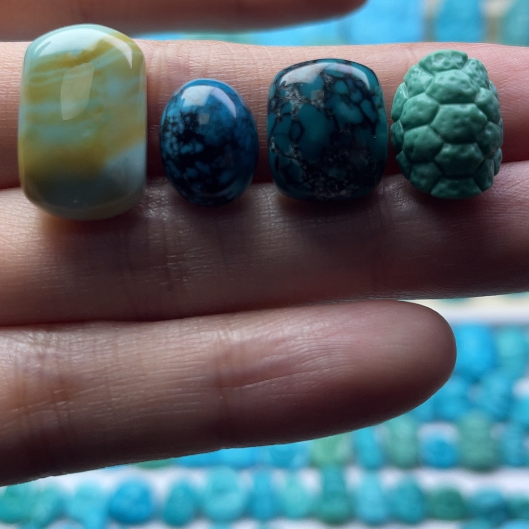 绿松石未镶嵌颈饰