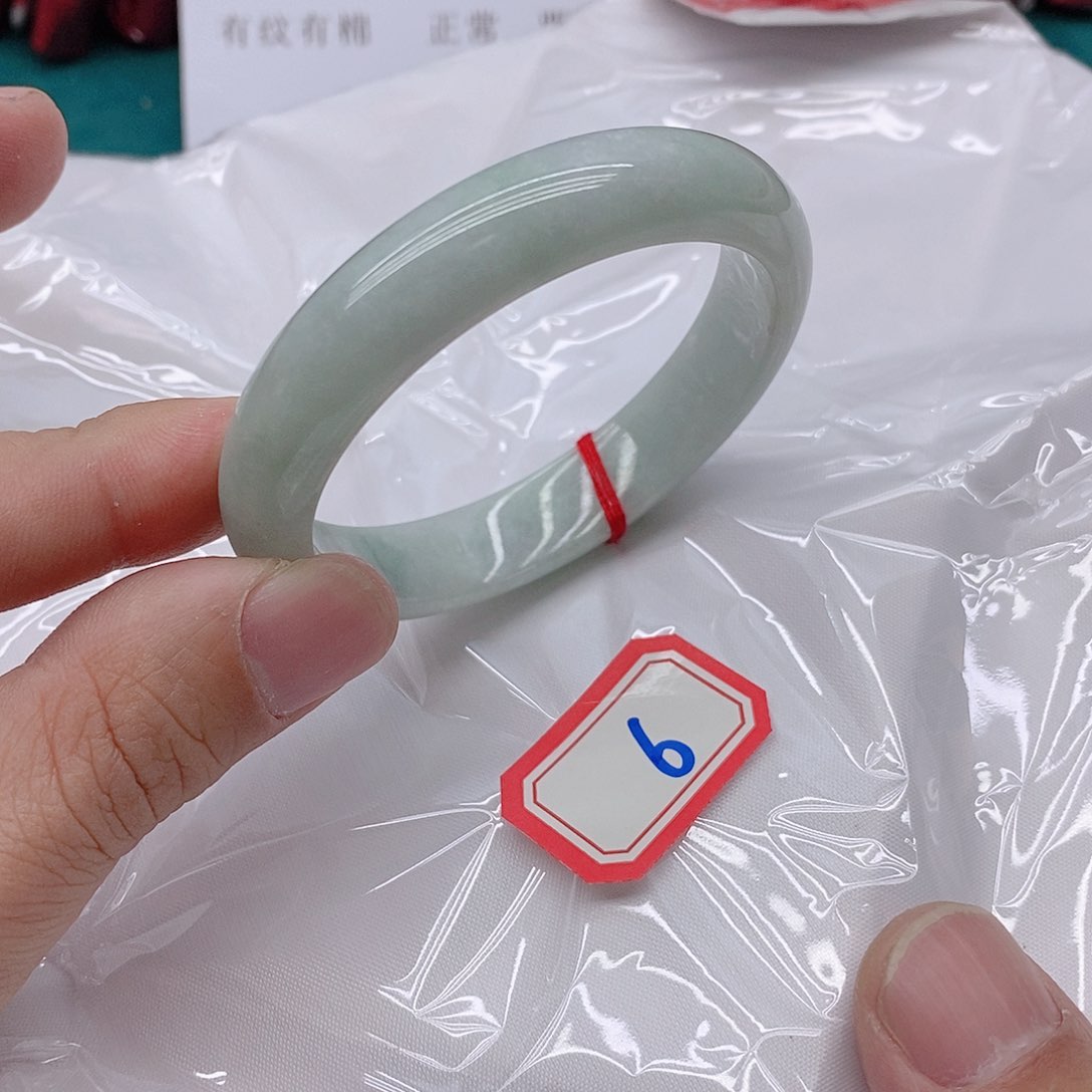 翡翠手镯未镶嵌满****红0666666