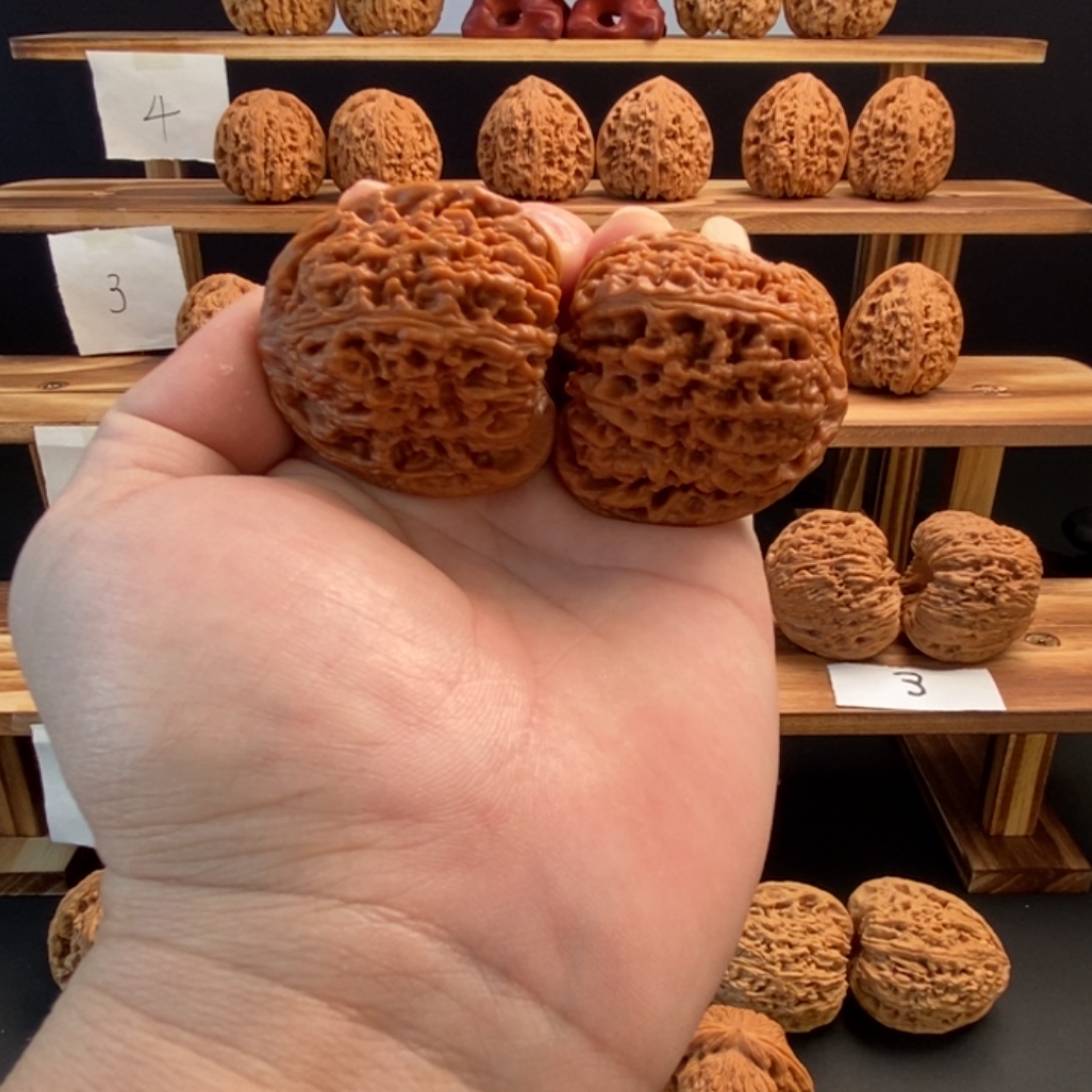 桃核把件南疆石拉丝纹尺寸42