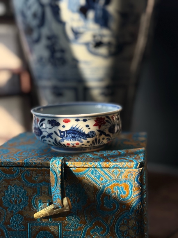 知否甄选景德镇陶瓷仿明青花釉里红鱼藻纹矮炉杯