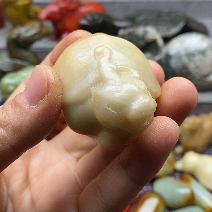 未镶嵌蛇纹石玉颈饰