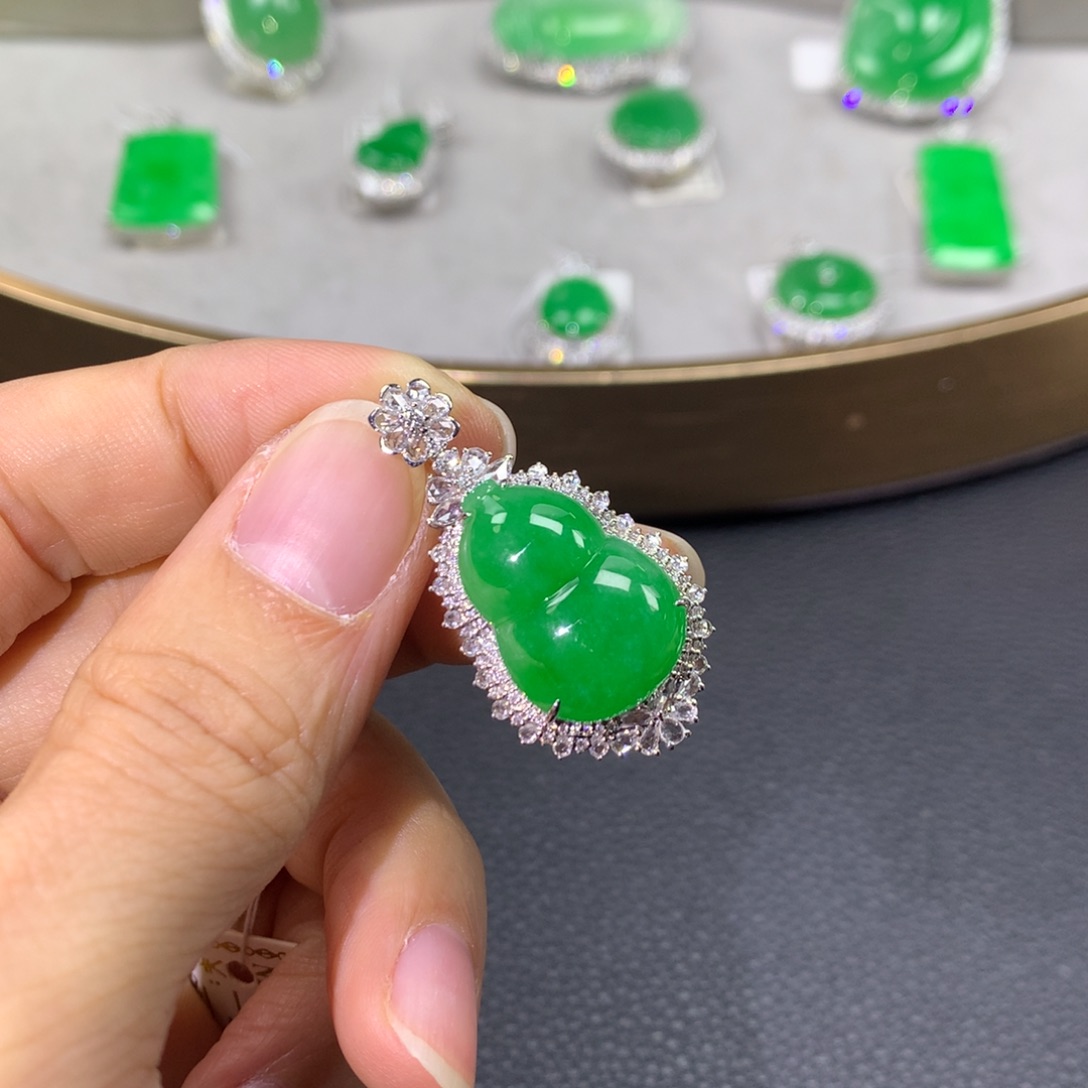 翡翠颈饰18K金镶嵌M****诗翡翠