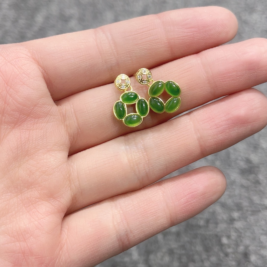 和田玉耳钉。k k银S925镶嵌M****n