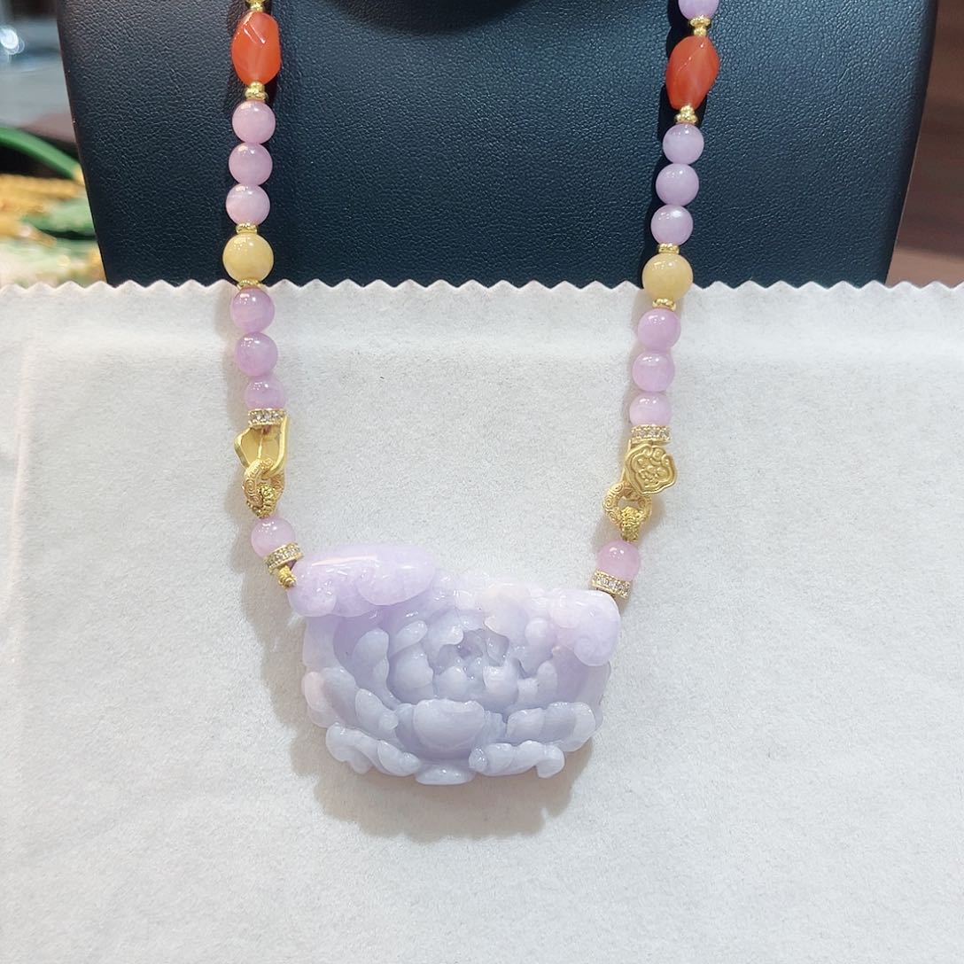 翡翠颈饰未镶嵌吊坠