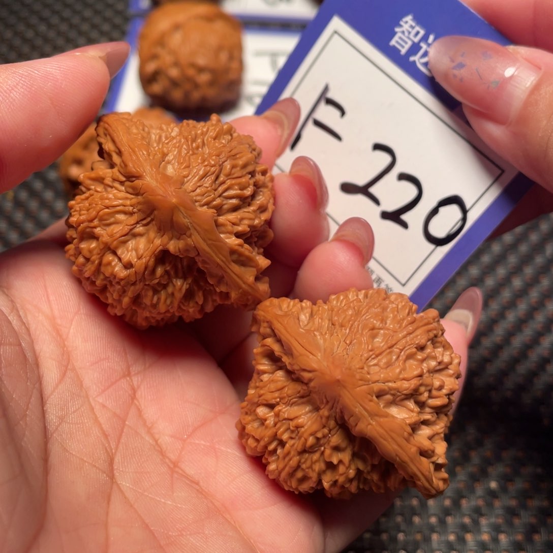 桃核把件220号满天星43