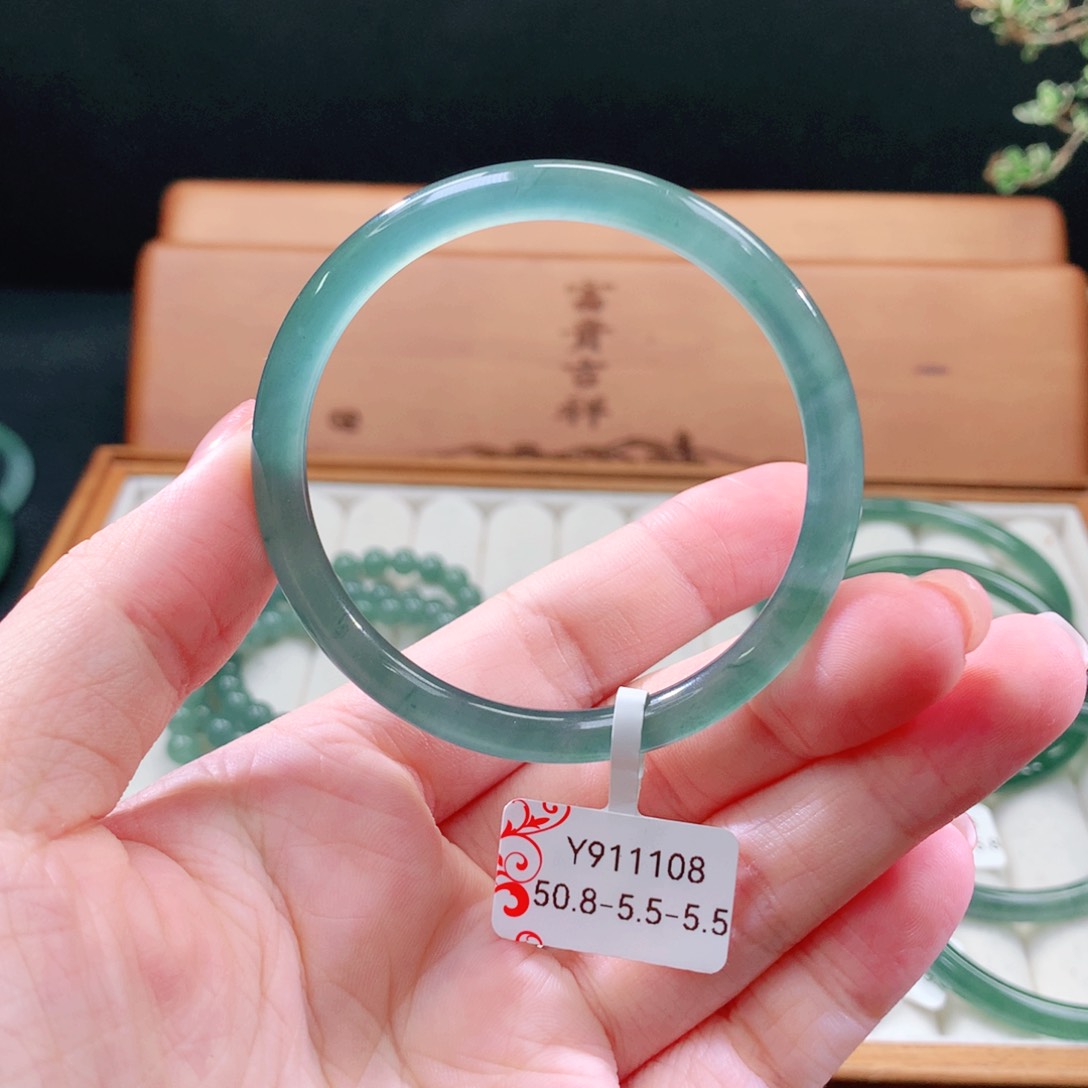 翡翠手镯（圆镯）未镶嵌